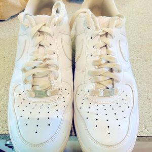 Size 10.5 Airforce ones